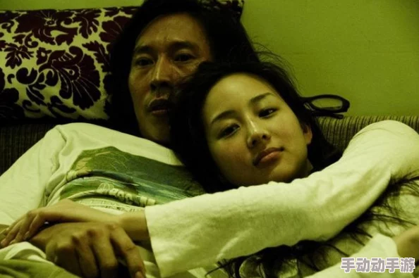 黑料网 - 黑料大事记今日：某知名明星被曝与神秘人士深夜约会，疑似恋情曝光引发热议！