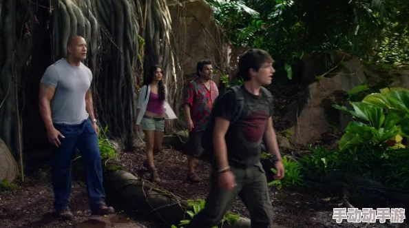 福伦找到紫薇在山洞里发现蛇咬，竟然是因为她与神秘男子的约会被打断，引发众人热议！