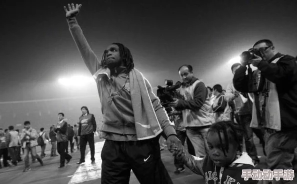 瓦尔特和椒丘能组一队吗最新消息今天！两人被目击在同一酒吧内喝酒，引发了关于他们可能合作的八卦传闻