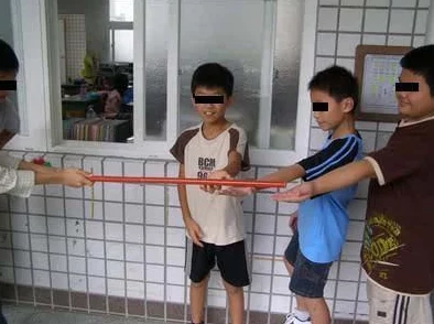 老师脱 让学生摸 无遮挡:事件引发广泛关注,教育界对师生关系的讨论愈加深入 老师脱 让学生摸 无遮挡:事件引发广泛关注,教育界对师生关系的讨论愈加深入