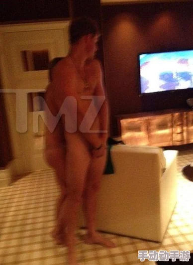 黄色裸体激情!某男星与女模疑似绯闻曝光,网友纷纷围观热议其中内幕揭秘 黄色裸体激情!某男星与女模疑似绯闻曝光,网友纷纷围观热议其中内幕揭秘