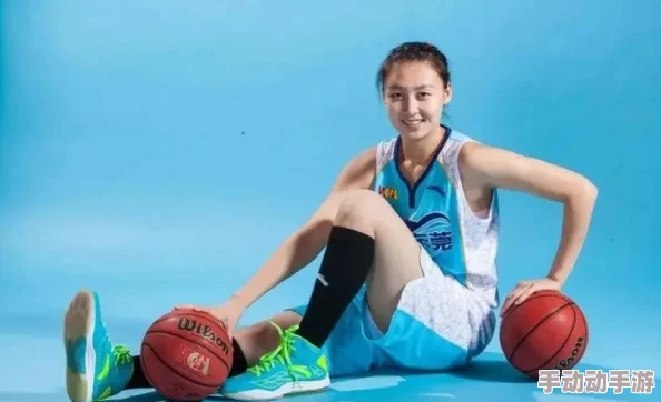 高中女篮比赛盛轮轩文：队员私下恋情曝光，教练团内部矛盾激化，引发球队分裂传闻