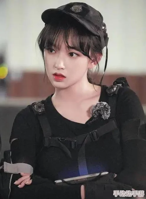 程潇鞠婧祎双飞小说曝光，背后隐藏的友情与竞争关系引发热议，粉丝们纷纷猜测她们的真实情感！