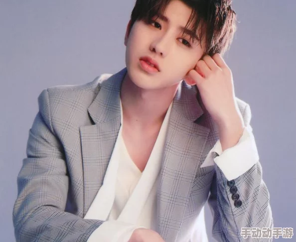 男生将坤坤赛季女生的表现与风格进行深入分析，探讨其在时尚界的影响力和受欢迎程度